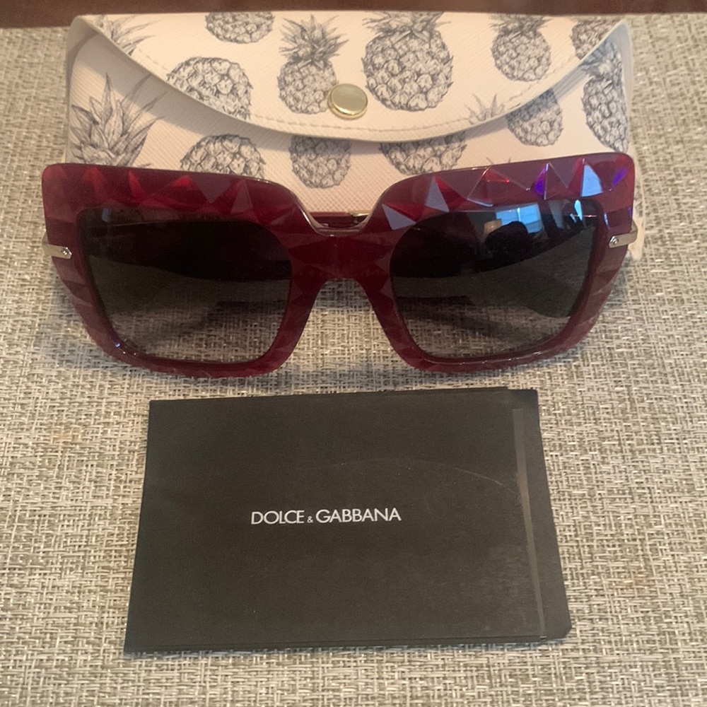 Dolce&Gabbana DG4348 Size54 Bridge 20 Temple 140 Sunglasses beautiful black/gray
